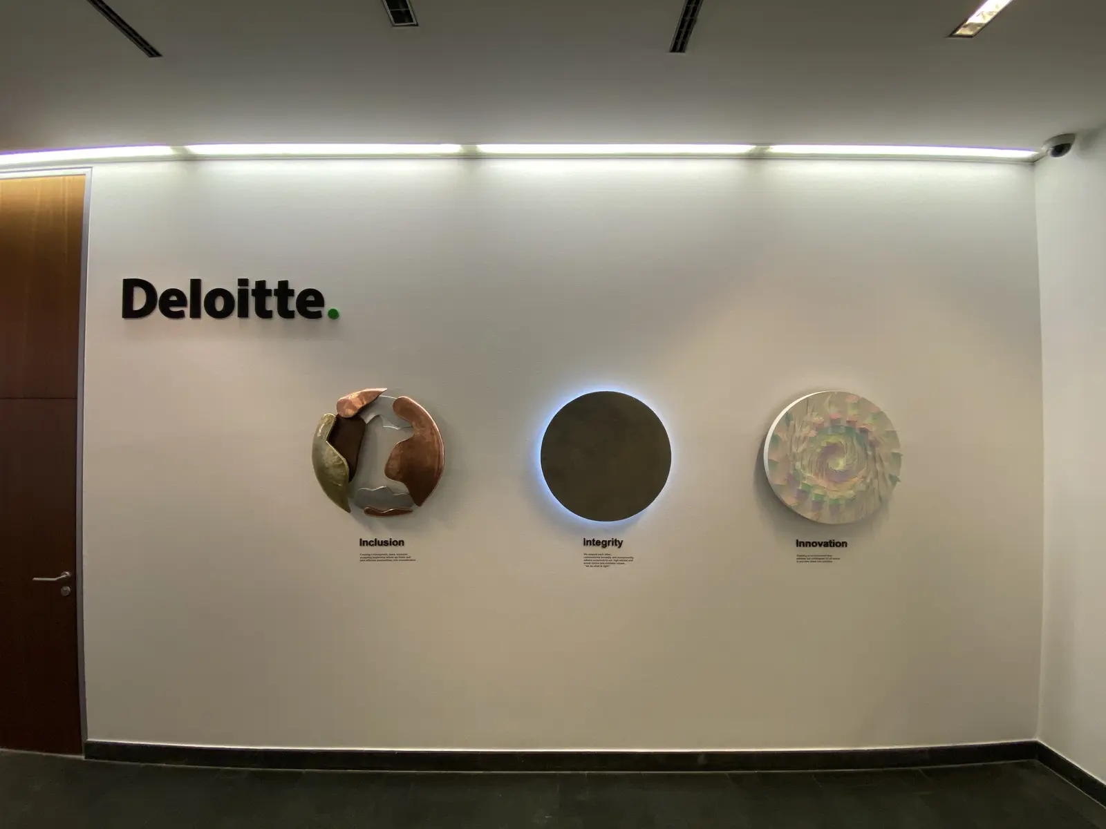 Deloitte bejárati installáció – 2. kép