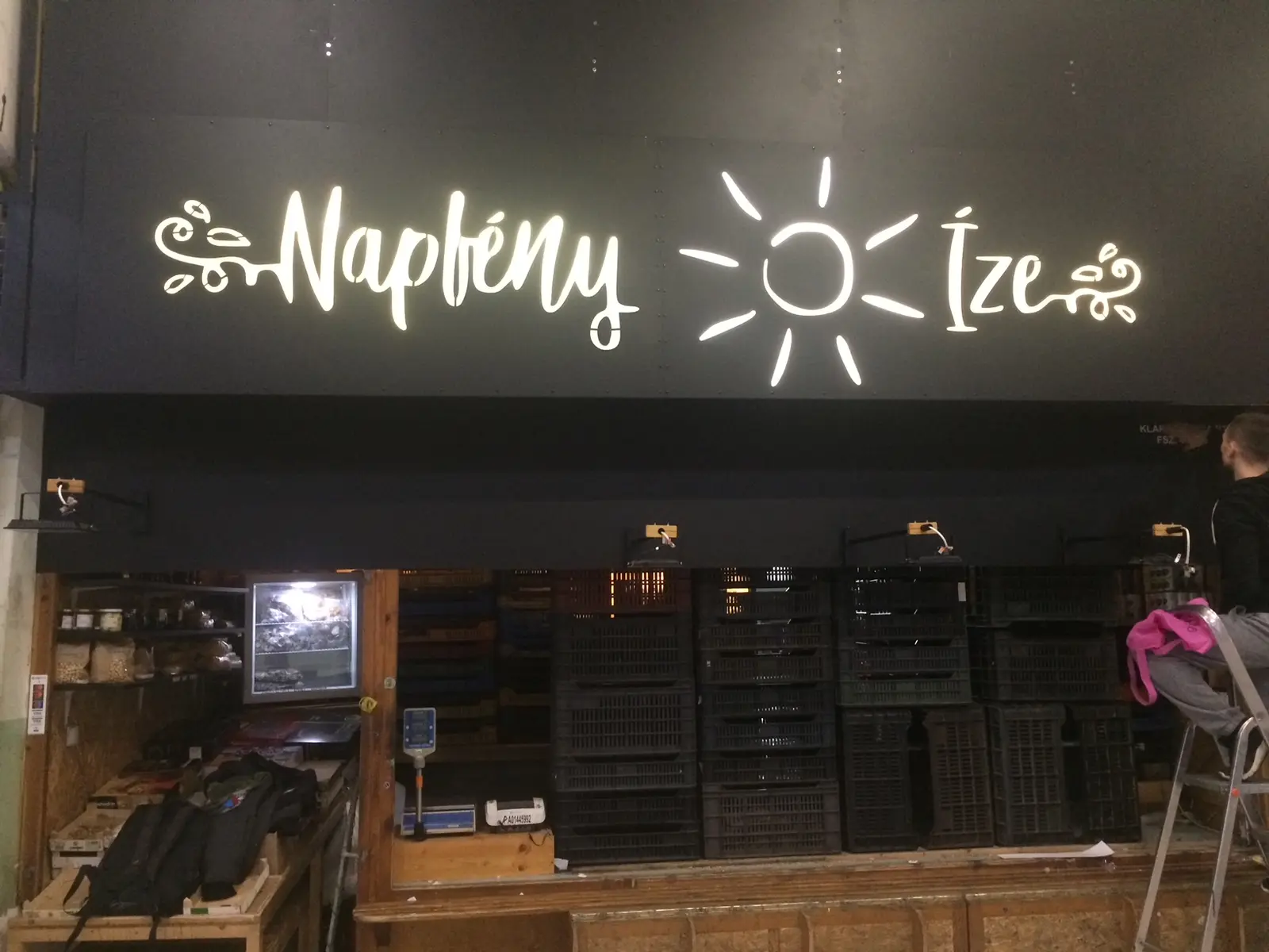 Egyedi üzleti display – 7. kép